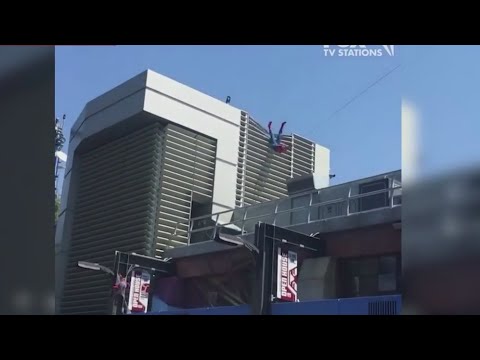 Ouch! Spiderman stunt goes wrong at Disney California Adventure [Video]