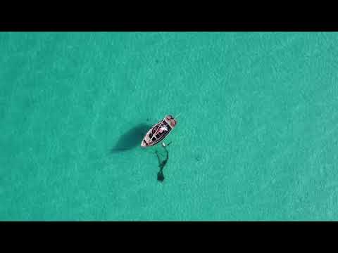 Crystal clear water in Maldives [Video]