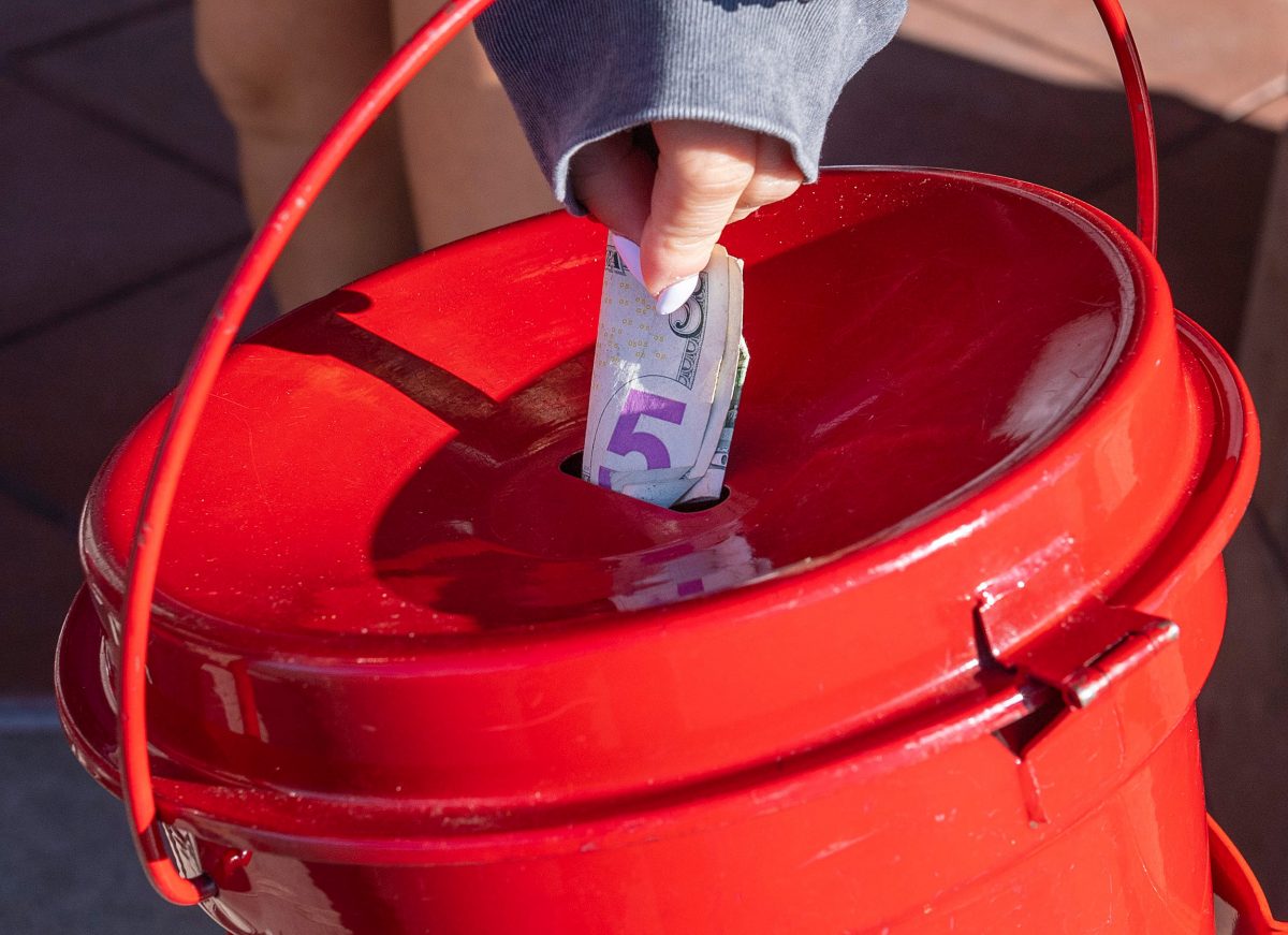 Red kettle stolen from the Loop [Video]