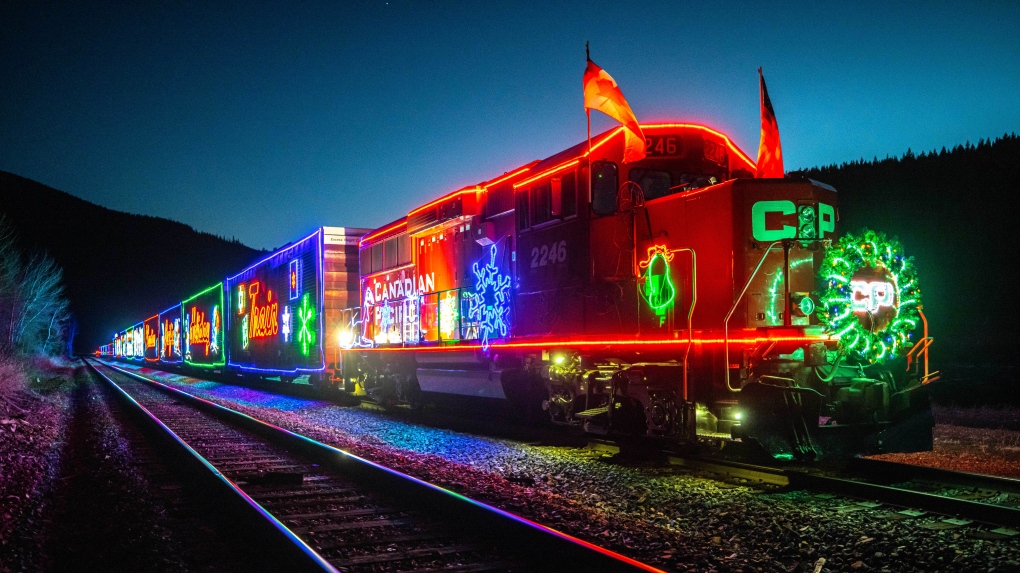 Holiday train makes two stops in Montreal on Sunday night [Video]