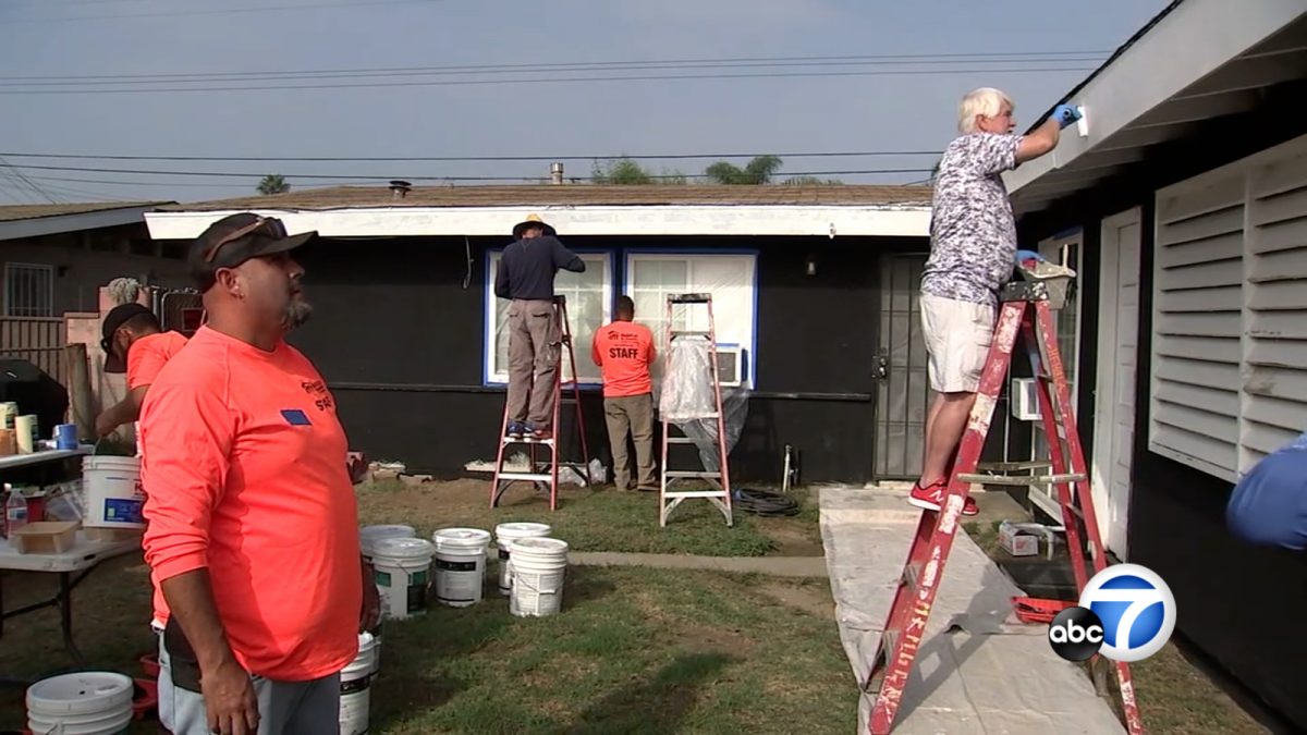 Disabled veteran gets some help fixing up his Whittier home from nonprofits, Medal of Honor recipients [Video]