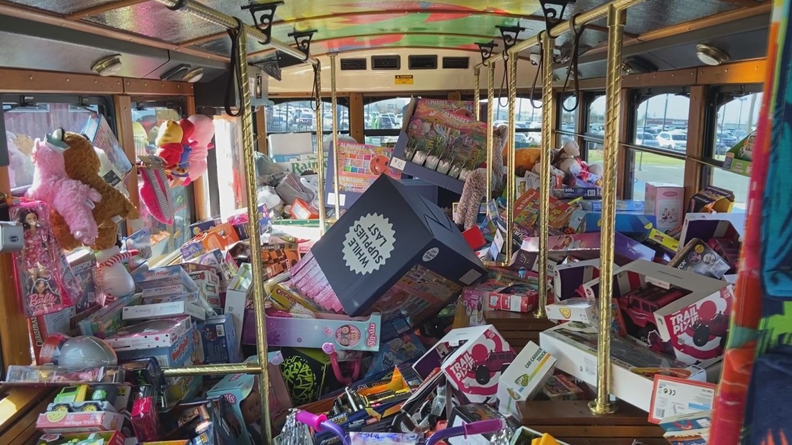 WLTX, Salvation Army Stuff-A-Bus fills 5 buses with toys, goods [Video]