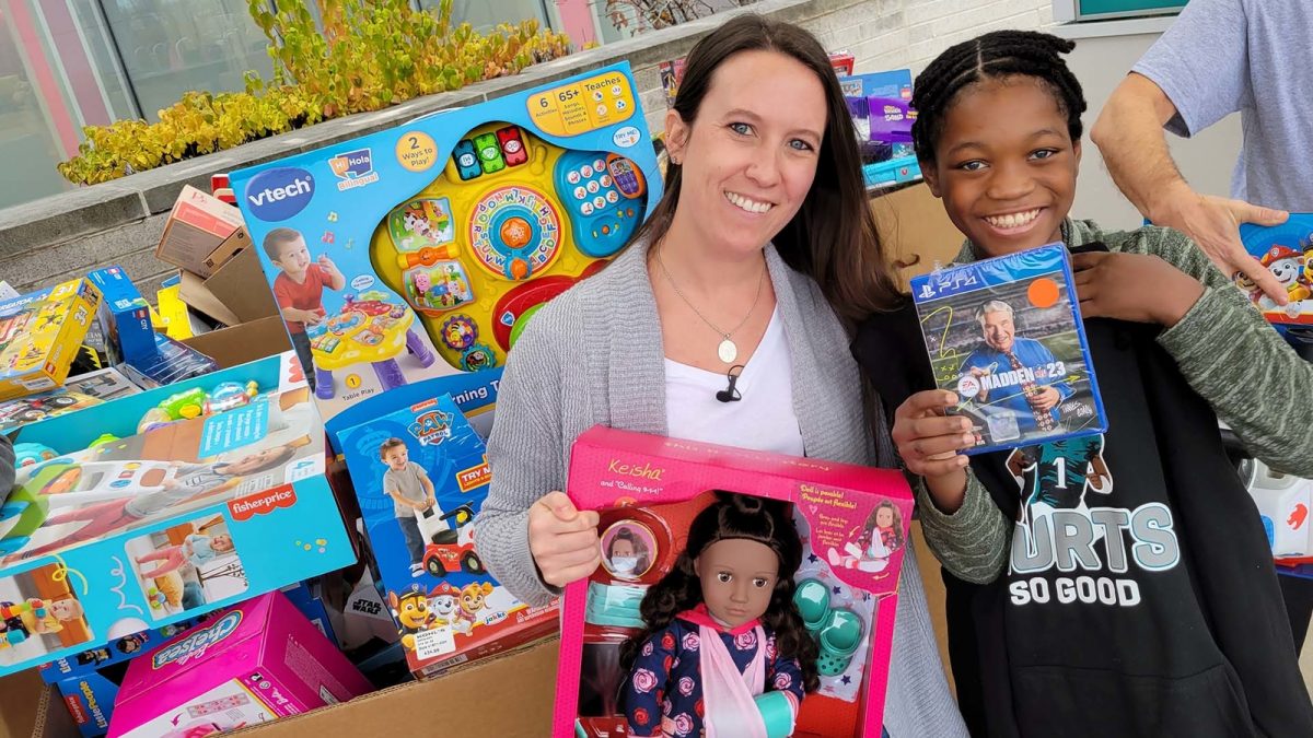 Pa. woman donates holiday toys to hospital patients in memory of her mother [Video]