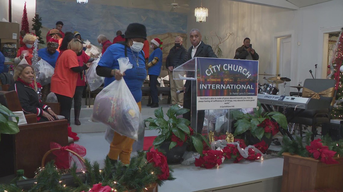 Nonprofit organization hosts coat, food giveaway [Video]