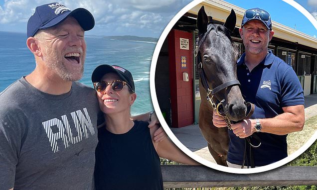 Mike Tindall enjoys a walk with wife Zara along the beach in Australia [Video]