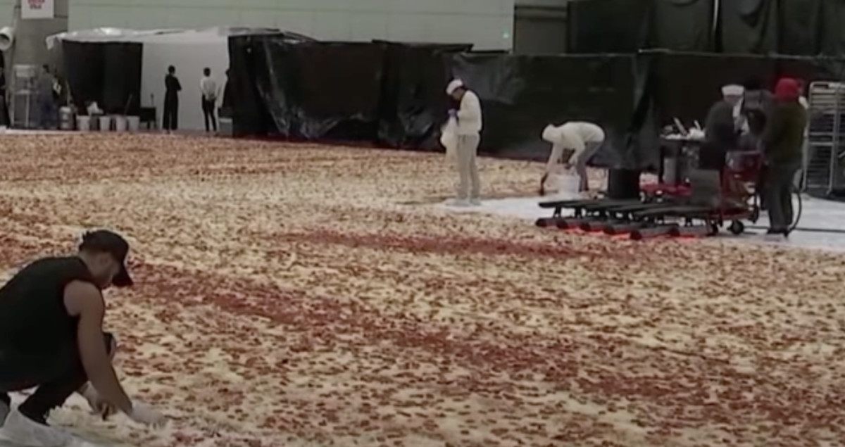 Pizza Hut Sets Guinness World Record for Biggest Pie Ever [Video]