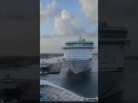 Royal Caribbean cruise, Explorer of the Seas. docking on Bonaire. [Video]