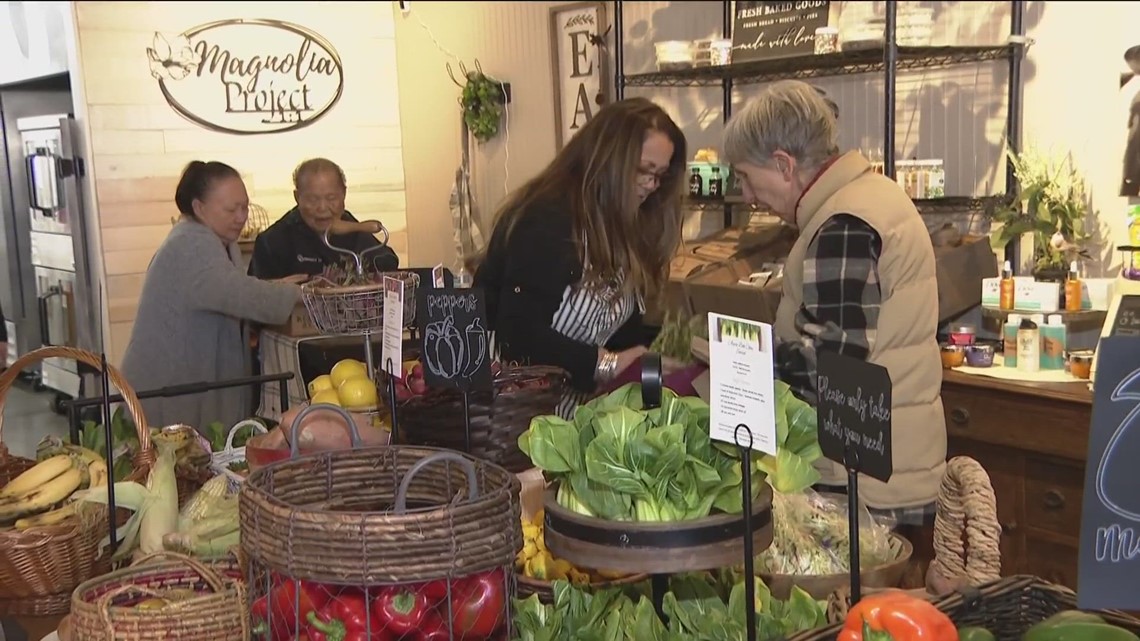 No cost food pantry opens in South Bay [Video]