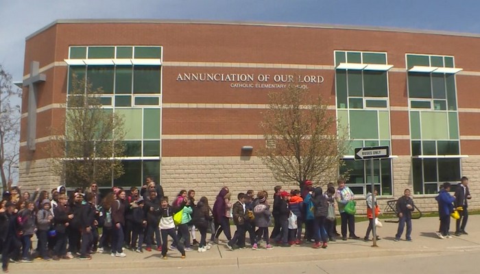 Hamilton students hold food drive in support of local food bank [Video]