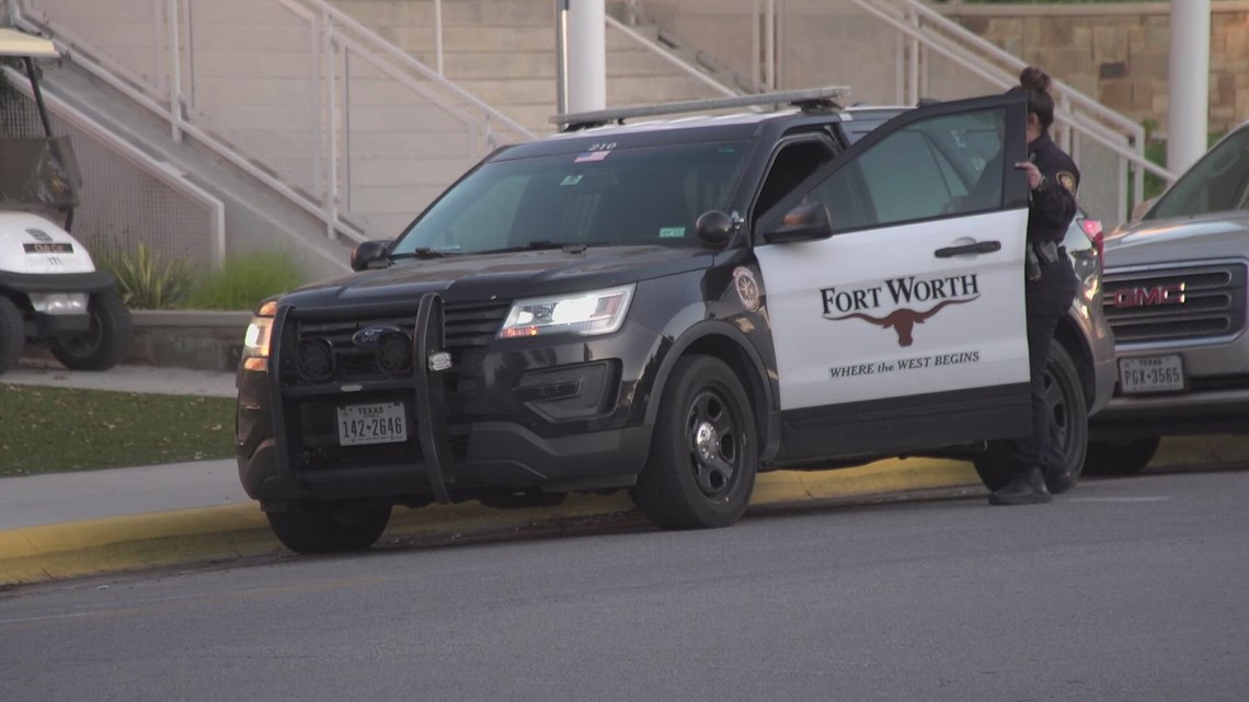 Fort Worth parents hire off-duty officer for security [Video]