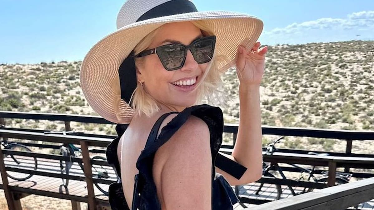 Holly Willoughby models perfect summer dress in beach snap from family holiday in Portugal [Video]
