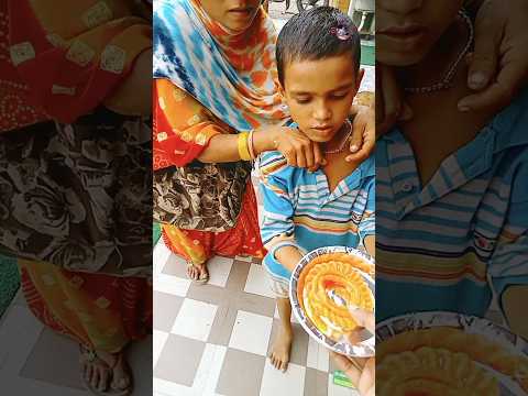Helping Poor People 😞 || Giving Food 🤗 ||  #shorts #shortvideo #hungry