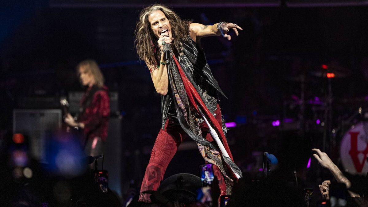 Aerosmith singer and Maui homeowner Steven Tyler urges tourists to return to the island  WSOC TV [Video]