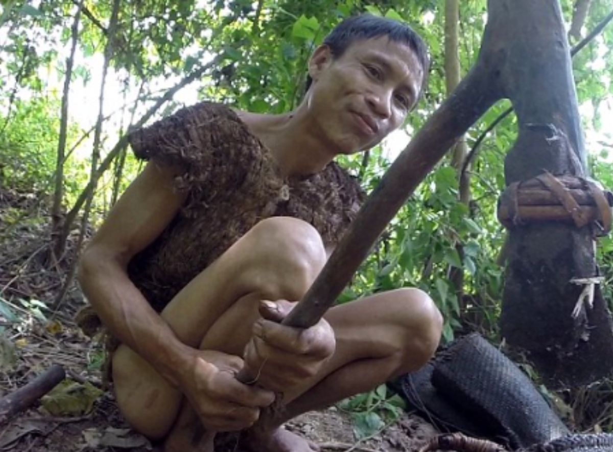 Man lived alone eating rats in the jungle for 40 years (Video)