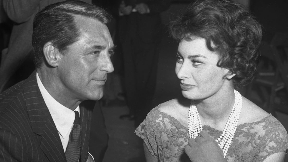 Sophia Loren, 23, reveals Cary Grant, 53, sunset proposal amid secret Carlo engagement [Video]