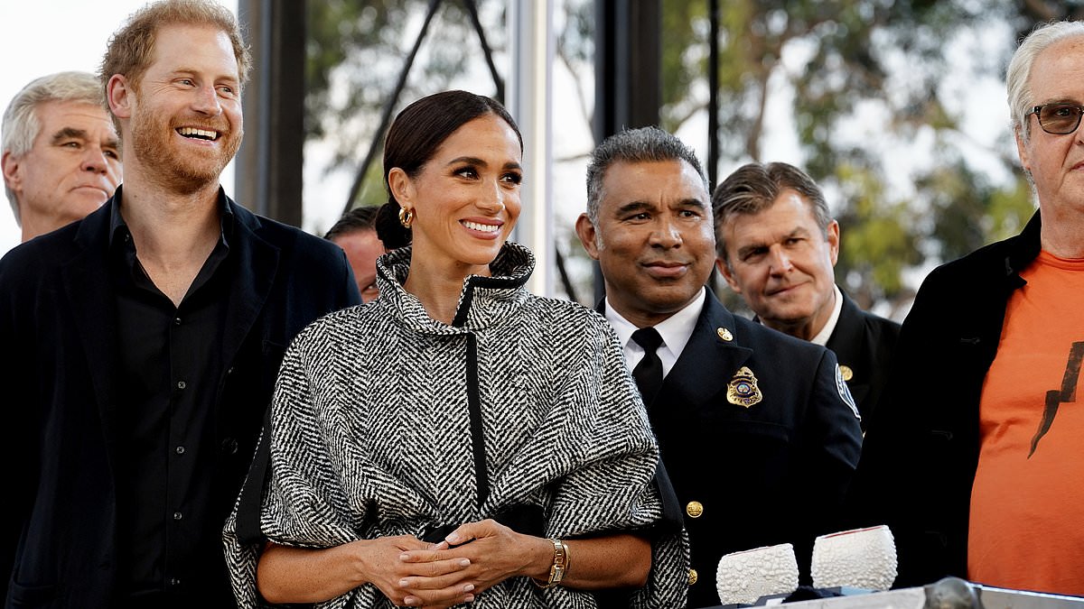 Harry and Meghan’s new campaign to win Hollywood over? Sussexes are all smiles as they are given star billing at Kevin Costner’s fundraiser… also attended by their close celebrity allies Oprah and Ellen Degeneres [Video]
