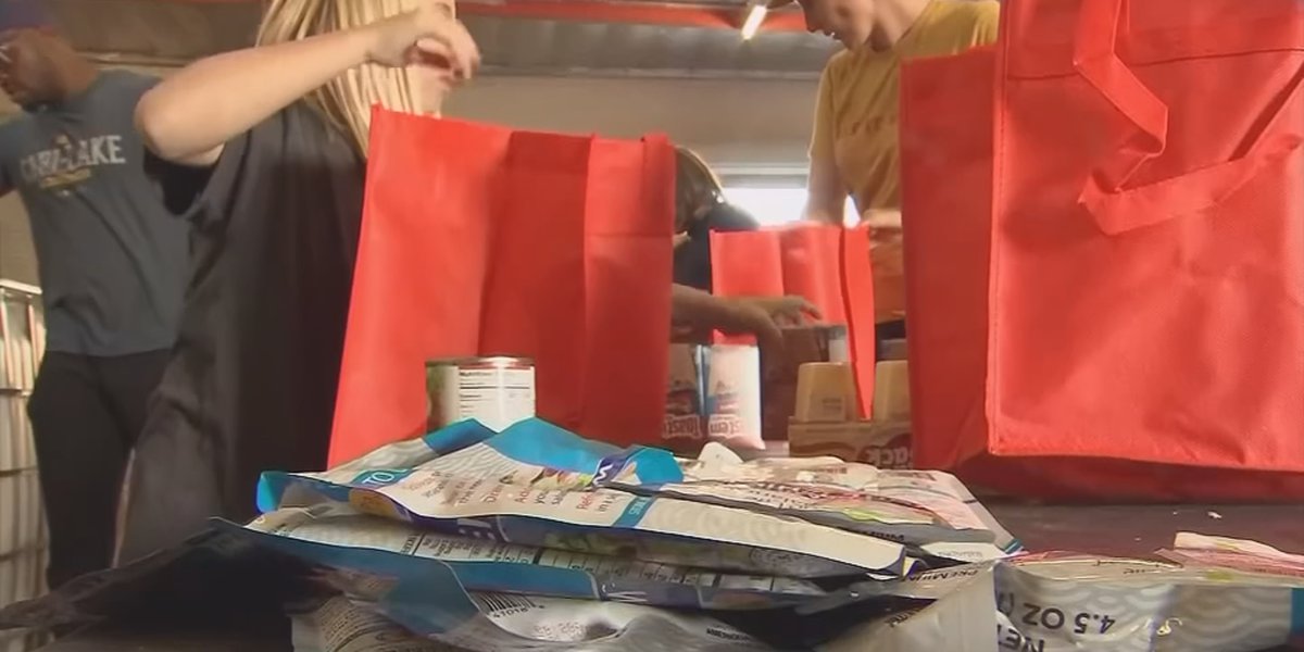 Donate to Phoenix, Philly food banks to strike out hunger [Video]