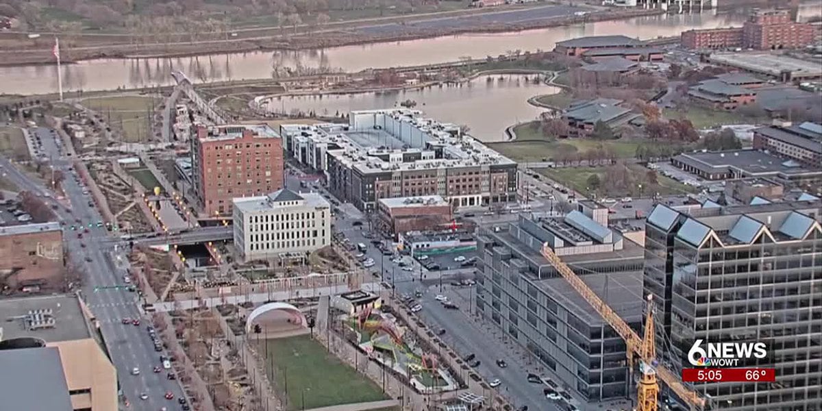 Holiday decorations going up at Omaha’s RiverFront [Video]