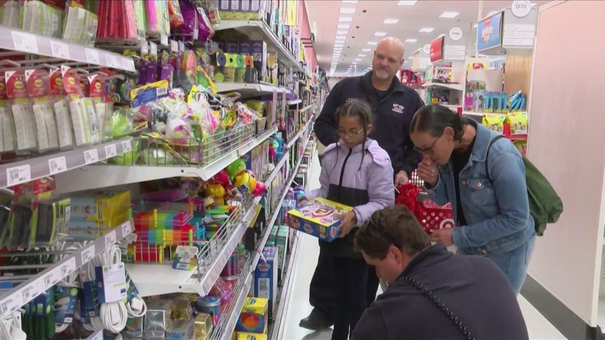 Local Target’s, nonprofits, first responders, Zydeco Hockey team unite for holiday shopping spree experience for kids [Video]