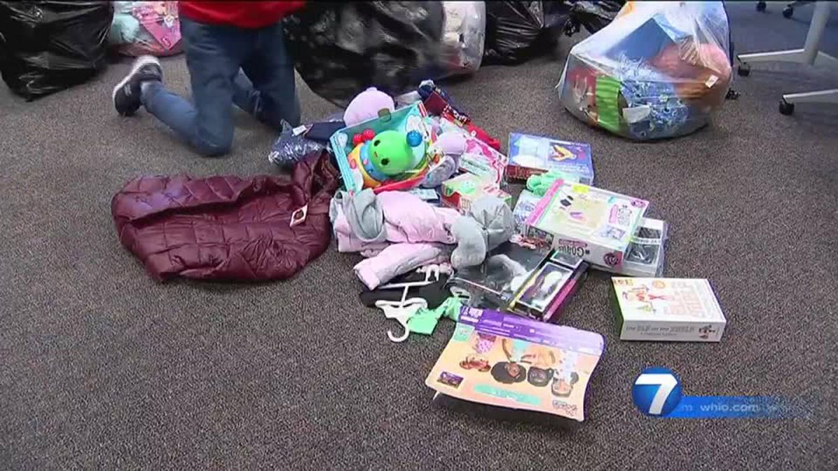 People gather to donate toys to help local childrens charity  WHIO TV 7 and WHIO Radio [Video]