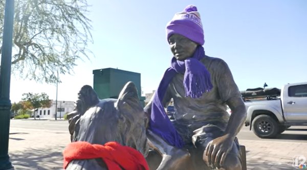Kindness In Cold: Hats And Scarves Left On Statues Bring Warmth To Others [Video]