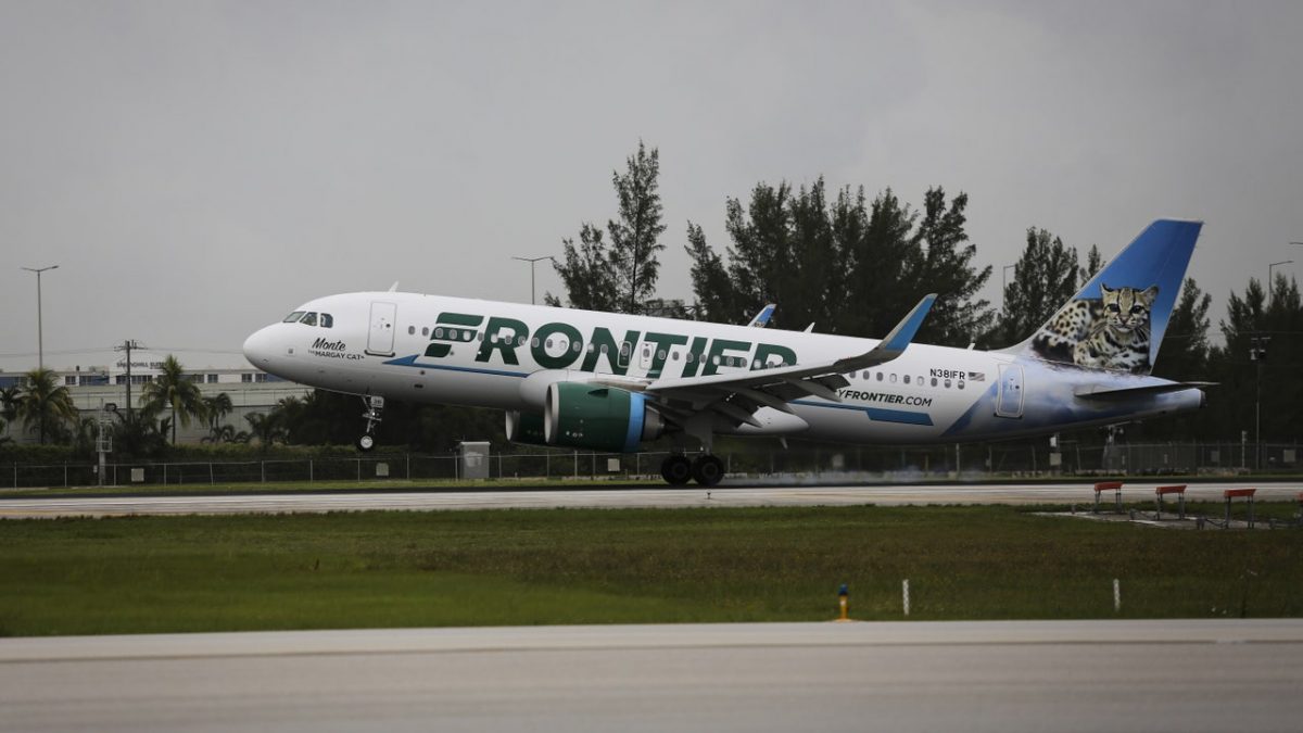 Teen flying alone on Frontier Airlines ends up in Puerto Rico instead of Cleveland [Video]