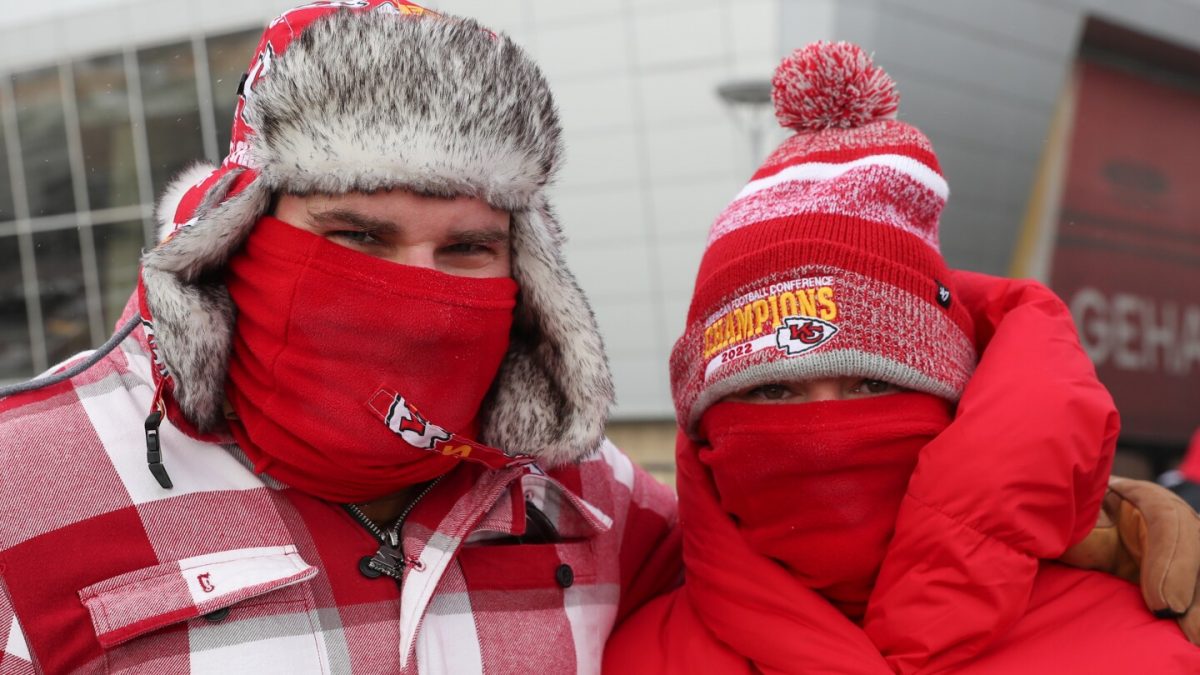 Seven fans at Chiefs game taken to hospital for hypothermia, three for frostbite [Video]