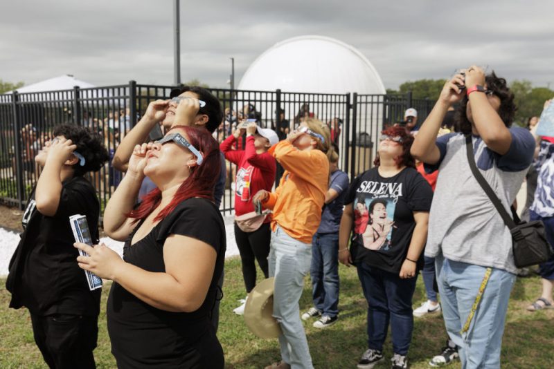 Texas city braces for flood of visitors trying to watch the eclipse [Video]
