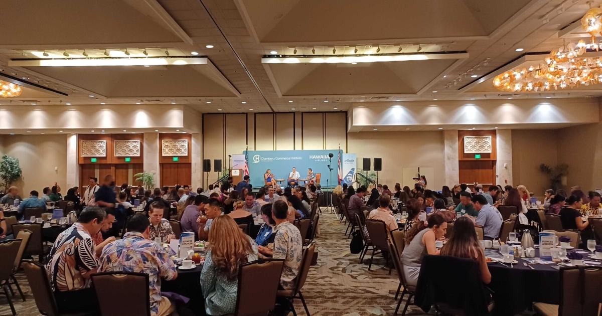 Hawaiian and Alaska Airlines CEOs discuss merger at Chamber of Commerce Hawaii lunch | Business [Video]