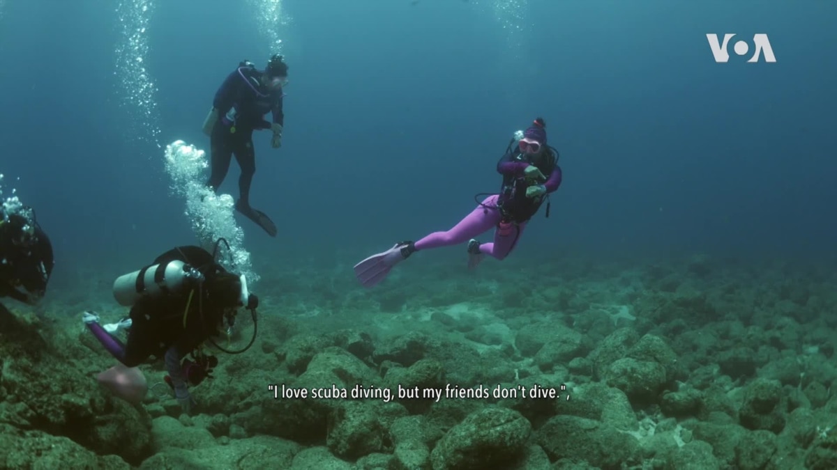 Women Scuba Divers [Video]