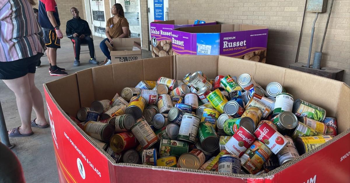 Tulsans leave food by mail as part of Stamp Out Hunger Food Drive | News [Video]