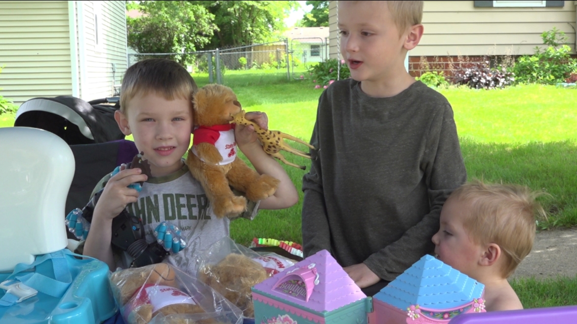 Greenfield, Iowa boy gives toys away to those impacted by tornado [Video]