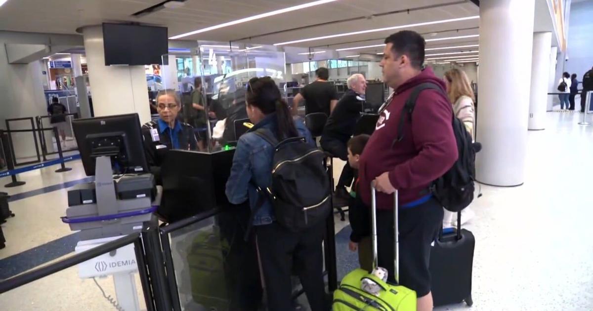 Record TSA screenings as summer travel rises | News [Video]