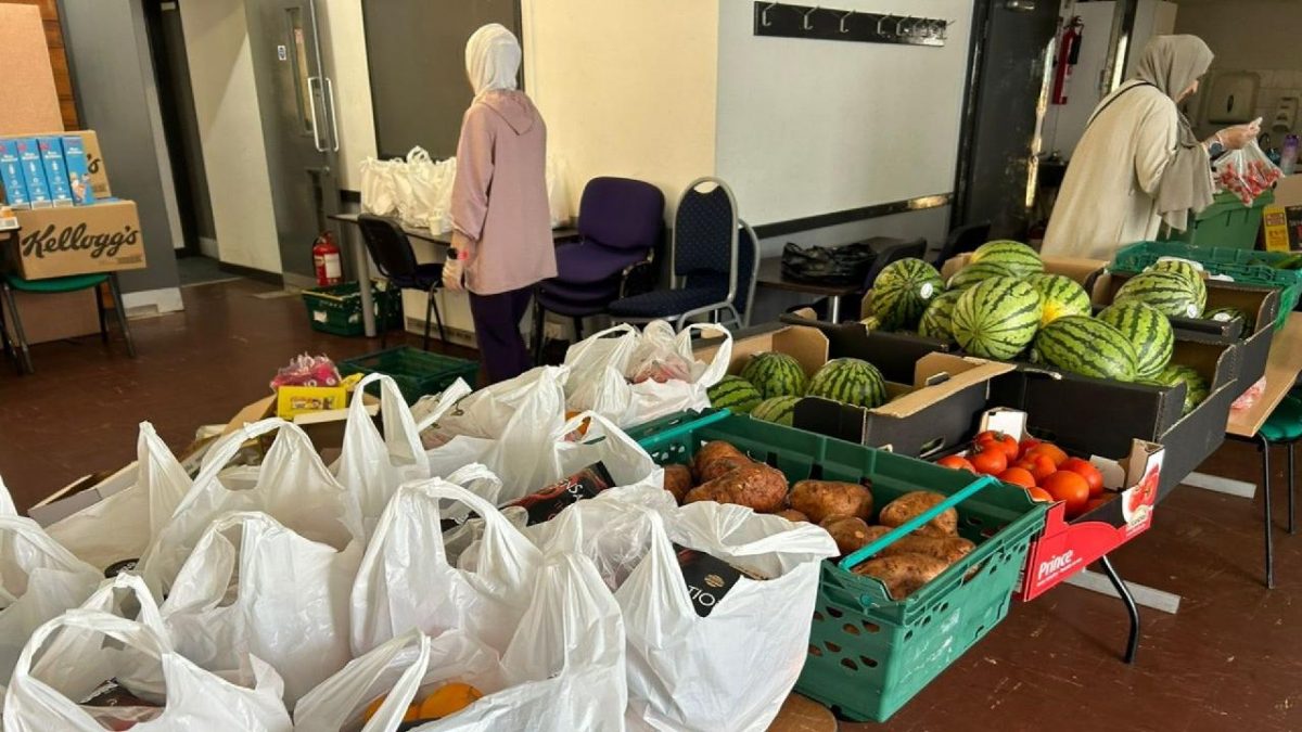 Food banks help fight child poverty in deprived areas of UK [Video]