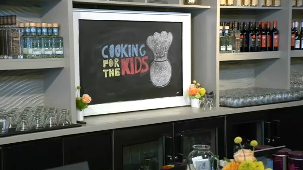 Eight local chefs compete in Cooking for the Kids raising money for two nonprofits [Video]