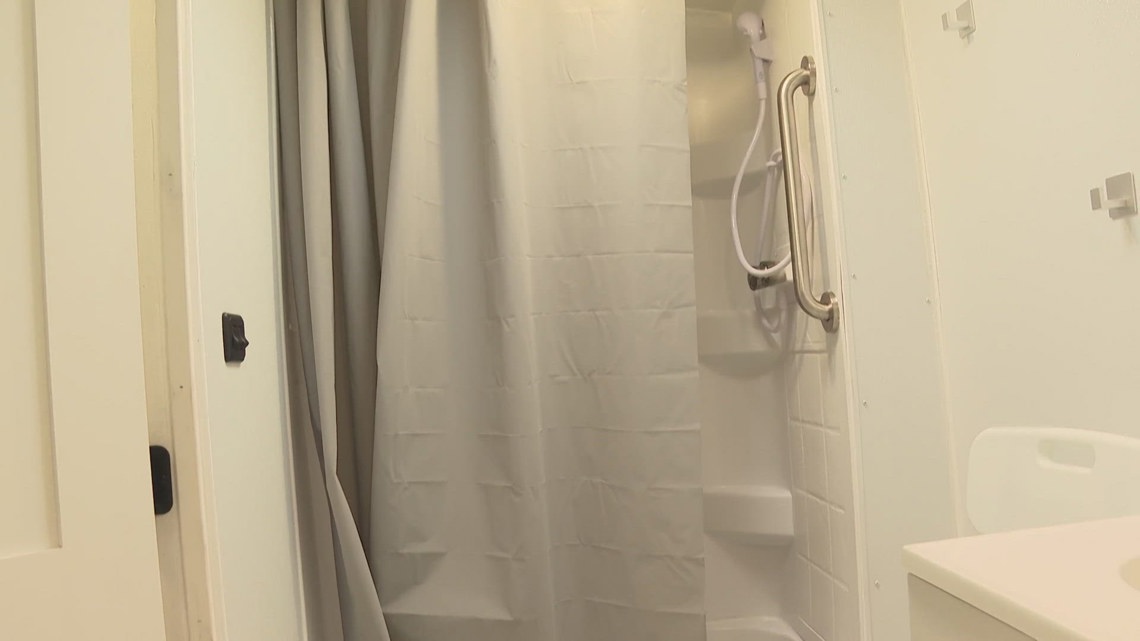 Mobile shower bus launches in Akron [Video]
