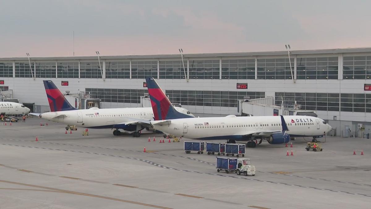 Tech outage continues to impact travelers with Delta, Spirit airlines [Video]
