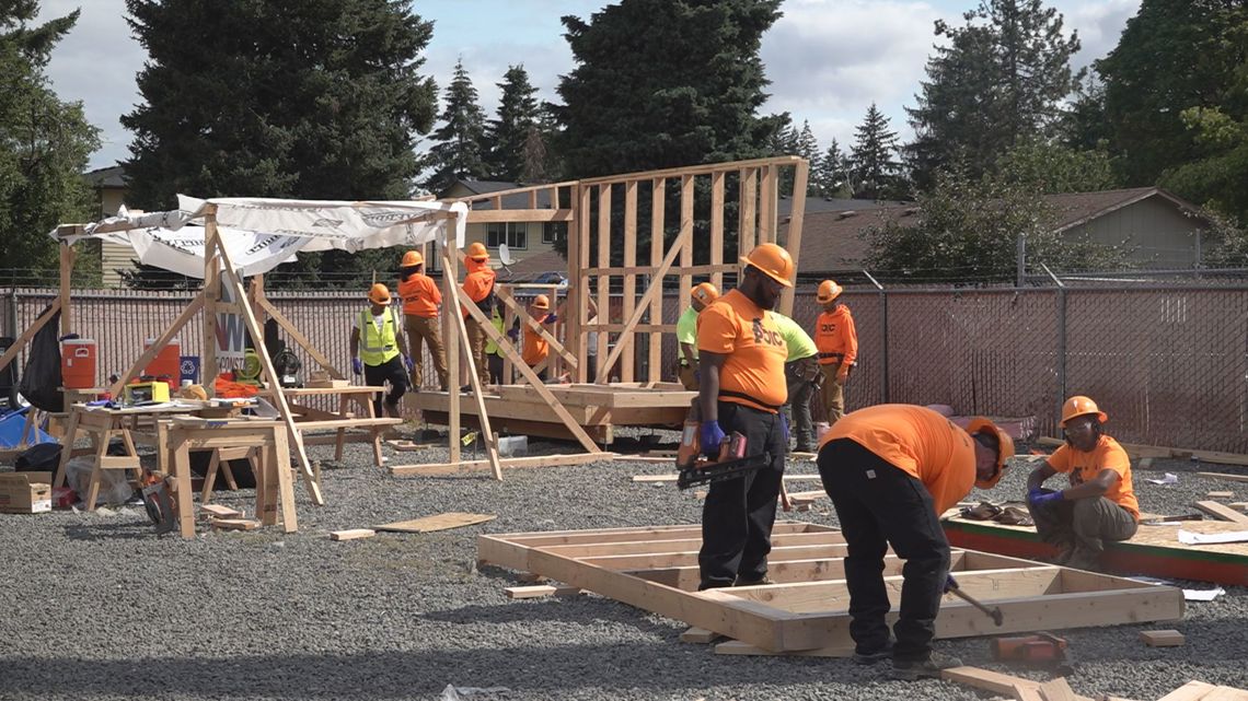 Underserved young adults build tiny homes for Portland homeless [Video]